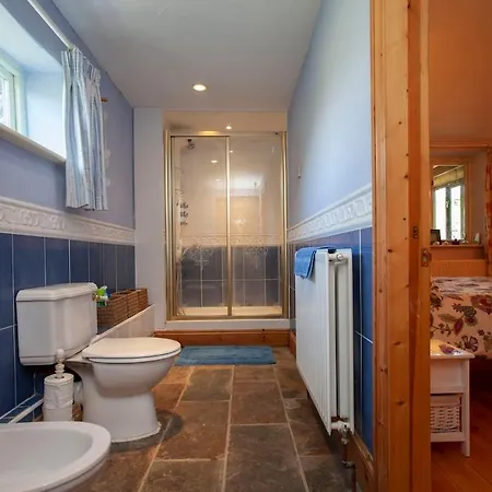 Olli's Summer House - Natural Pool & Jacuzzi Optional Μπρίστολ