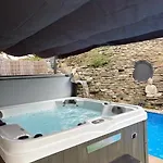 Olli's Summer House - Natural Pool & Jacuzzi Optional *