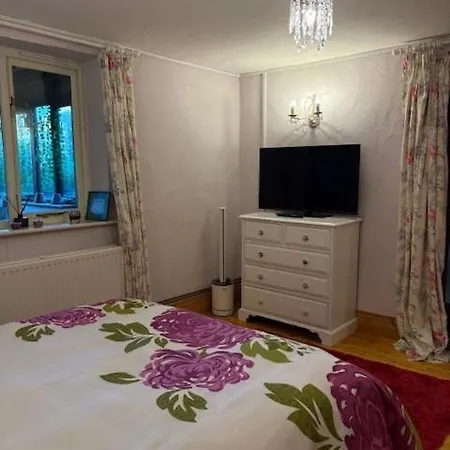 Olli's Summer House - Natural Pool & Jacuzzi Optional Villa *