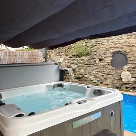 Olli's Summer House - Natural Pool & Jacuzzi Optional *