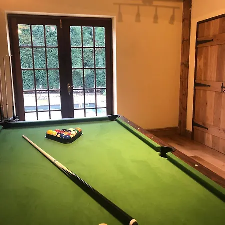 Olli's Summer House - Natural Pool & Jacuzzi Optional * Бристоль