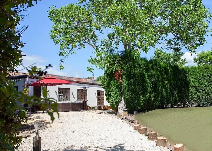 Olli's Summer House - Natural Pool & Jacuzzi Optional